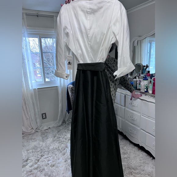 Teri John Gown.Bought at Bergdorf Goodman.Never Worn, New w/Tag, S14- Runs Small - Picture 5 of 9